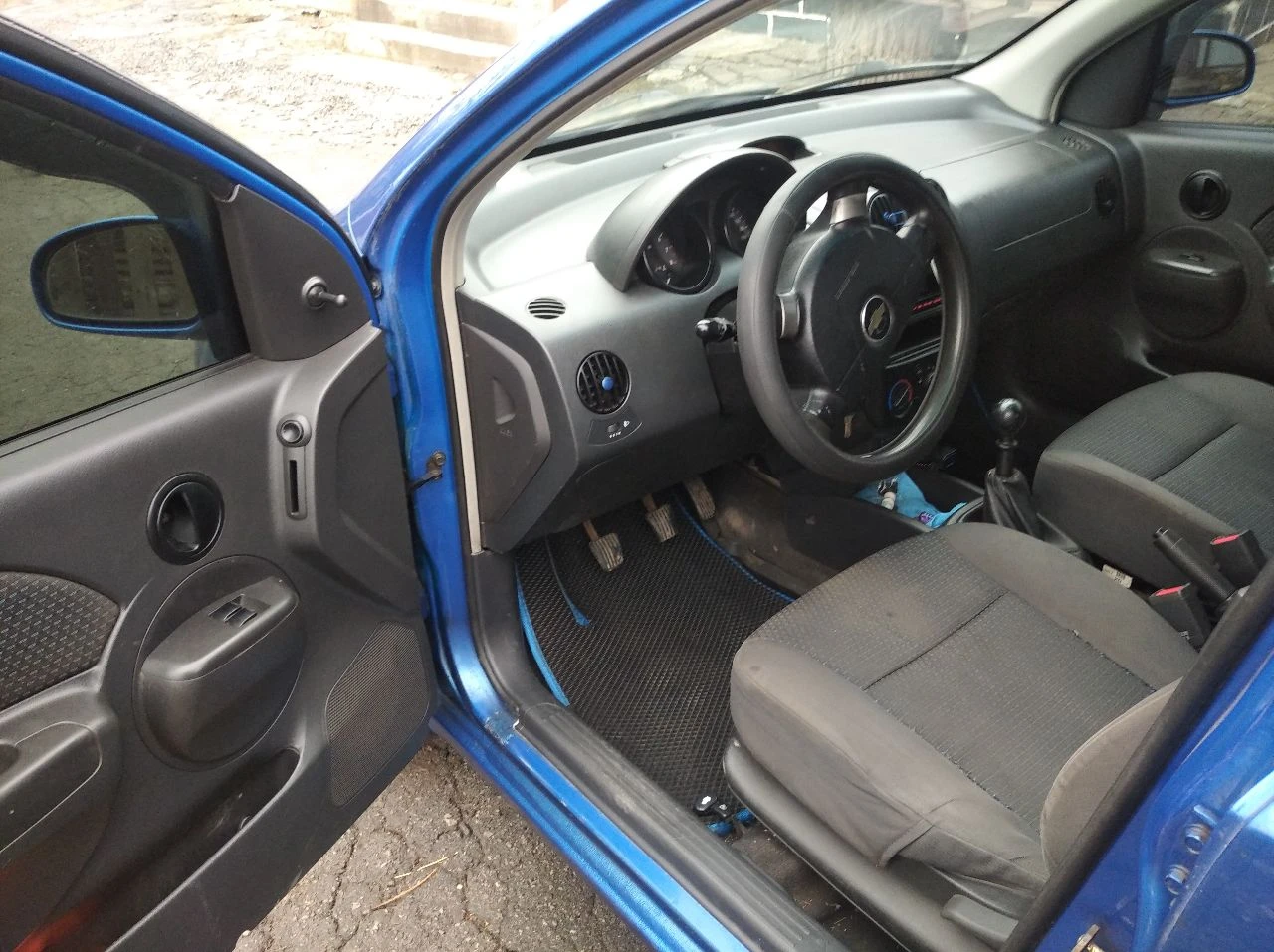 Шевроле авео,2006г 1.5л, пробег 178000 км, состояние среднее, механика,320т. р. есть торг. осмотр в старобешево. +79493290856 - фотография - 4