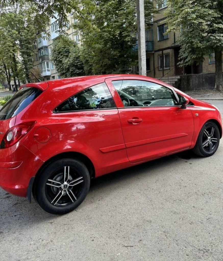 🚗 opel corsa d, 2007 г. в. городской экономичный автомобиль в рабочем состоянии. технические данные: год: 2007 пробег: 208 000 км кпп: робот привод: передний двигатель: бензин, экономичный расход: ~6–7 л/100 км состояние: ходовая свежесделанная новый генератор новая зимняя резина кондиционер подогрев сидений, печка огонь по кузову есть рыжики (учтено в цене) документы в порядке, авто на ходу каждый день. ✍450.000р 💬 возможен торг у капота. 📞 звоните или пишите — отвечу на вопросы. +79498181303 - фотография - 2