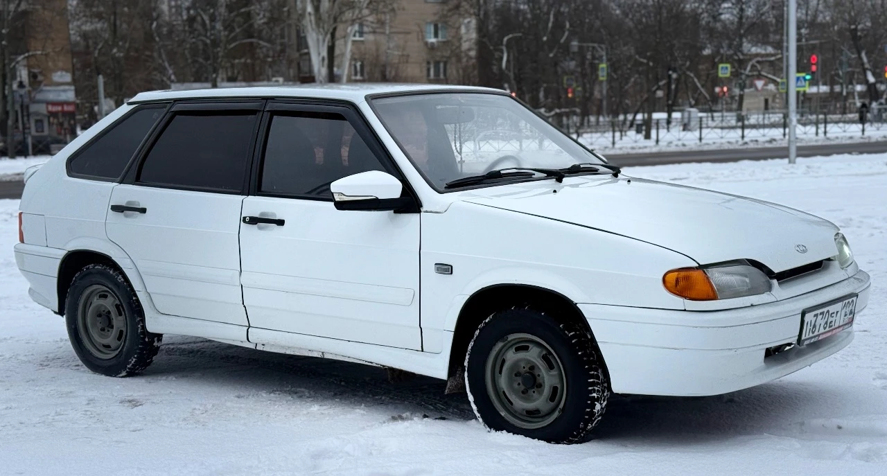 ❗️❗️срочно❗️❗️ в продаже ваз 2114 двигатель : 1.6 год выпуска : 2012 пробег : 220.000км родной трансмиссия : механика привод : передний продажа от собственника авто в отличном состоянии центральный замок газ евро 4 хорошая музыка без косяков по кузову авто никаких вложений не требует масло от замены до замены не доливаю дно, пороги, стаканы без дыр и гнили ходовая часть обслужена все стекла родные юридически чистый авто машина местная помощь в переоформлении цена : 295.000р торг реальному покупателю осмотр г. донецк 📲 +7(949)445-35-30 - фотография - 4