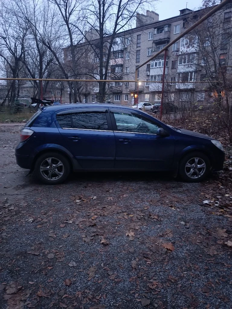 Опель астра н 2004 год. в отличном состоянии не считая пару косяков, двигатель 1.6 работает отлично, ходовая отличная, новая резина, все обсолютнно работает, заводится с пол оборота, приятный салон(редкий), машина делалась для себя, приятный цвет машины, машину делал для себя вложено много, музыка обычная, я хозяин любое переоформление. цена 450т. +79495723787 - фотография - 6