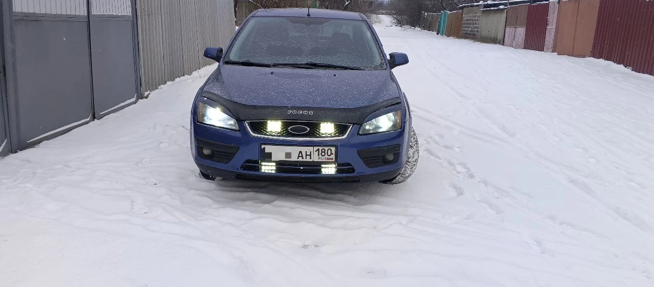 Продам ford focus 2 2006 года. объём двигателя 1.8 (125 л. с. ) бензин 262500 пробег 2 комплекта резины. двигатель не дымит, не троит. ходовая не гремит, не стучит, никуда не тянет! по электрике все работает все исправно, подогревы сидений работают, элек. зеркала, 2 стеклоподъемника. андроид экран, хорошее звучание музыки. документы кристально чистые, без запретов, без штрафов, переоформление без проблем. цена: 530 000. торг. г. горловка вопросы по телефону: +79493286625 (теграмм, макс). - фотография - 5