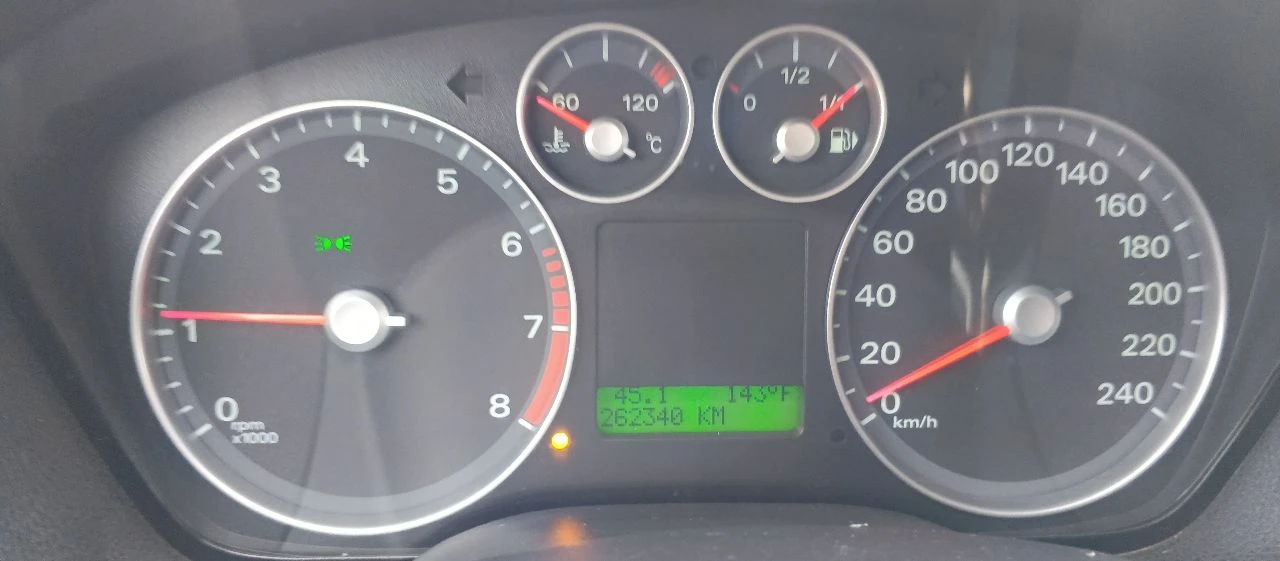 Продам ford focus 2 2006 года. объём двигателя 1.8 (125 л. с. ) бензин 262500 пробег 2 комплекта резины. двигатель не дымит, не троит. ходовая не гремит, не стучит, никуда не тянет! по электрике все работает все исправно, подогревы сидений работают, элек. зеркала, 2 стеклоподъемника. андроид экран, хорошее звучание музыки. документы кристально чистые, без запретов, без штрафов, переоформление без проблем. цена: 530 000. торг. г. горловка вопросы по телефону: +79493286625 (теграмм, макс). - фотография - 6