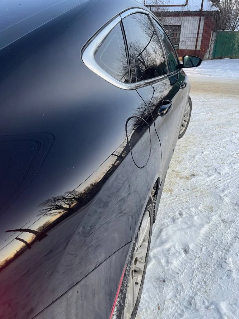 Продам chrysler 200,2015 год. мотор 2.4, 184 л. с. акпп 9-ти ступенчатая. с родным пробегом 122 тыс. без вложений совершенно, мотор шепчит, переключение акпп не слышно вообще. очень комфортный и динамичный автомобиль в котором работает все что есть, каждая кнопочная, функция. лкп идеал, салон на отлично. диски r18,клиренс как у небольшого паркетника. огромнейший багажник с откидными спинками заднего дивана и продолжением в салон, печка дует кипятком, кондёр морозит как погода на крещение. тормозные блины и колодки в круг новые, масло в двигатель и акпп недавно заменено, само собой с фильтрами. лобаш в идеале! цена 1300000 руб. возможен торг строго возле автомобиля тел. +79494132909 г. енакиево - фотография - 4