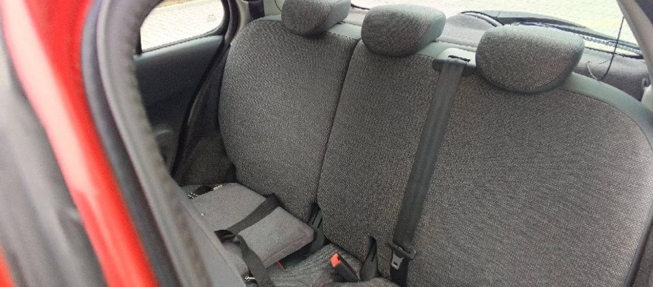 Ниссан микра 2005г. 137000 пробег, 1.2 на 88 л. с., мкпп по технике всё в отличном состоянии вся в родной краске кроме капота по документам всё отлично без ограничений и запретов 550000р. - фотография - 6