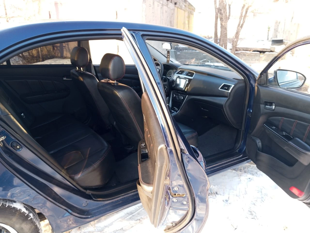 Продам lifan solano 2, 2017г. 1.5 бензин, пробег: 204т. в хорошем состоянии, дно, пороги все целое. двигатель шепчет отлично, кпп подвеска все ок! вобщем сел и поехал! кож. салон, гур, airbag, эл/стекла-зеркала, подогрев сидений, кондиционер, штат. магнитола и т. д. документы в порядке: стс, птс, дкп. ц: 390.000р. енакиево. +79493652755. - фотография - 6