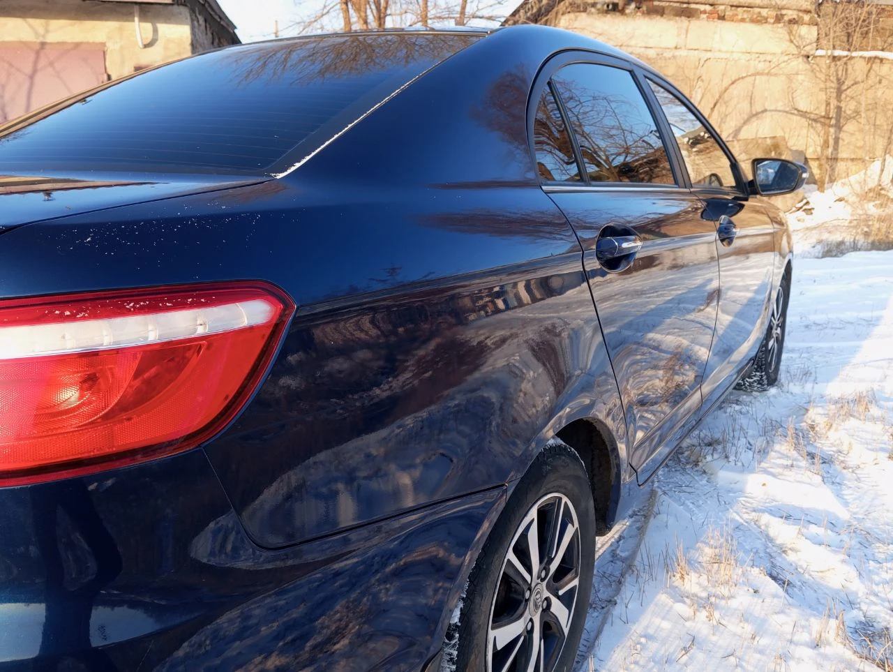 Продам lifan solano 2, 2017г. 1.5 бензин, пробег: 204т. в хорошем состоянии, дно, пороги все целое. двигатель шепчет отлично, кпп подвеска все ок! вобщем сел и поехал! кож. салон, гур, airbag, эл/стекла-зеркала, подогрев сидений, кондиционер, штат. магнитола и т. д. документы в порядке: стс, птс, дкп. ц: 390.000р. енакиево. +79493652755. - фотография - 5