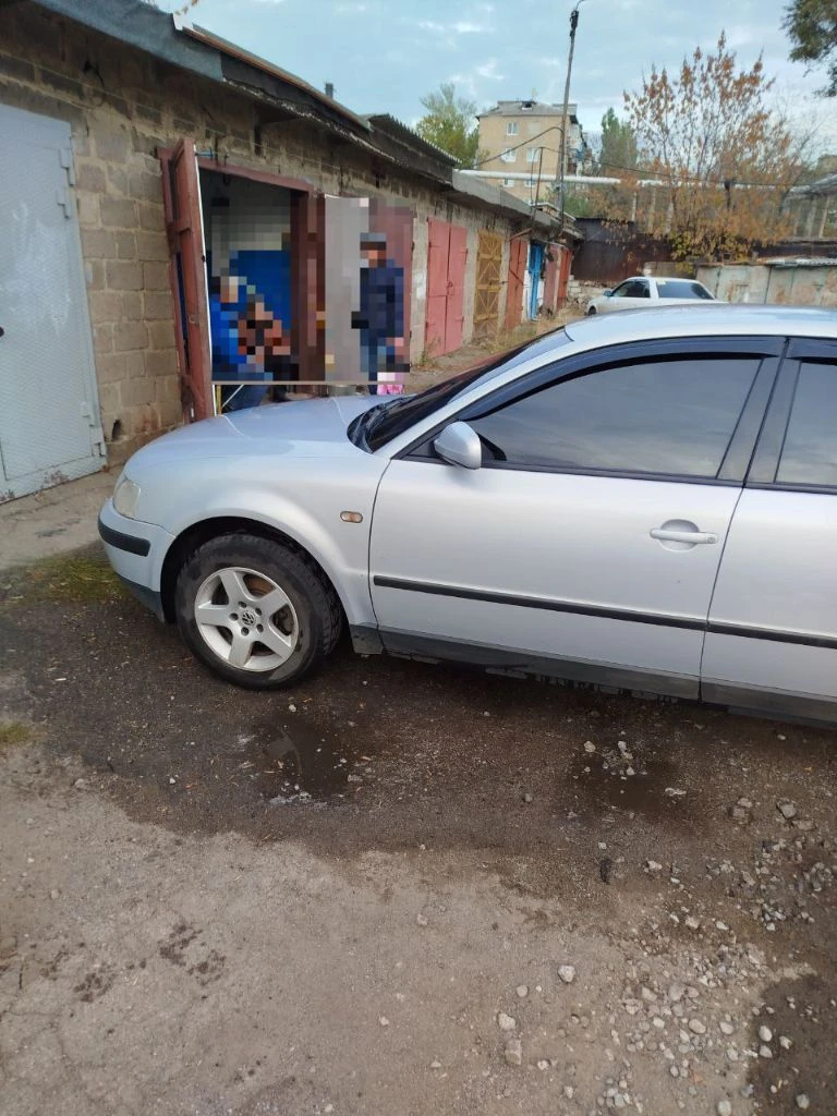 Volkswagen passat b5 1.6 8 клапонный (ahl) кузов без дтп, автомобиль местный, не гнилой. двигатель самый простой, без турбины, работает ровно, не дымит (масло не жрёт). комплектация: 4 эсп, климат контроль, abs. авто территориально в г. горловка. тел. : +79493139993 - фотография - 2