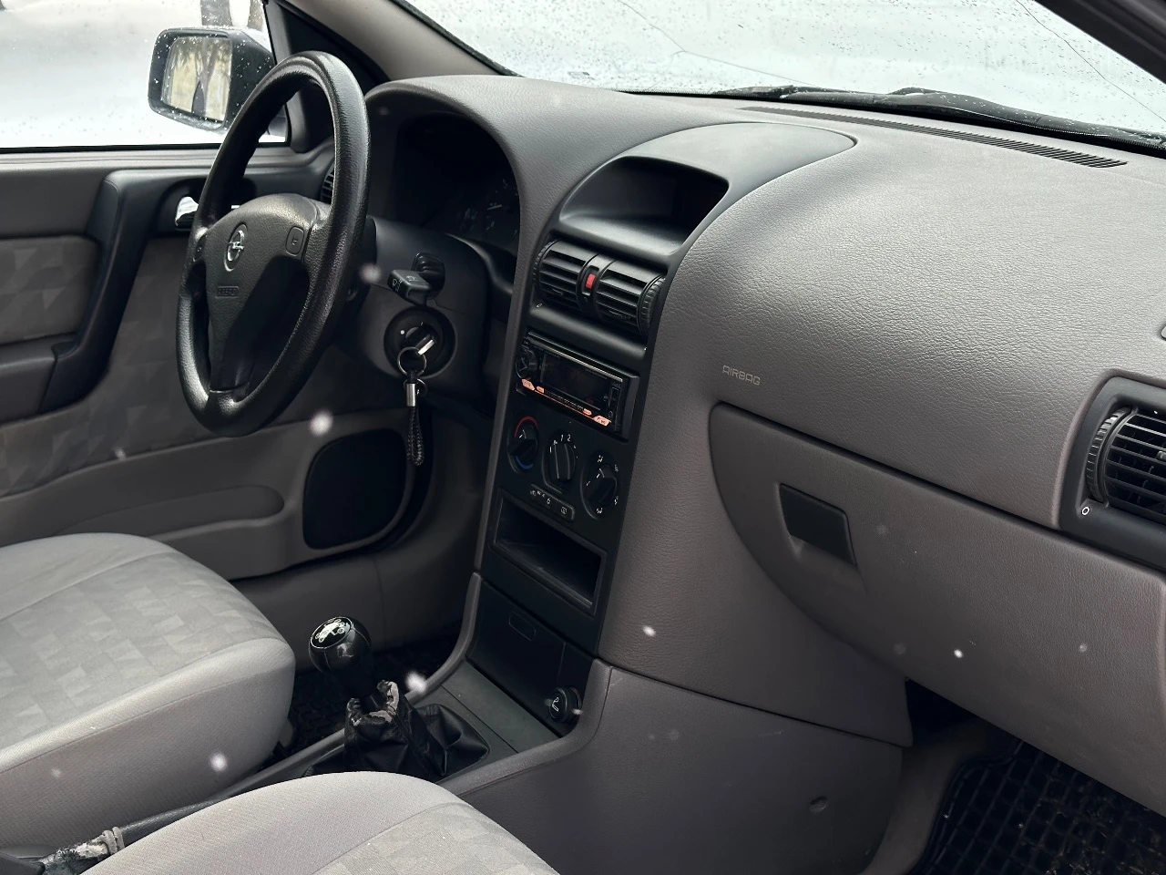 📍харцызск 🏎️opel astra g 2000 г. 1.6 мт ☑️191.000 оригинального пробега(по большей части трассовый) я собственник, автомобиль в 2021 году был пригнан из германии с пробегом 65.000 км( есть полная история обслуживания с момента выпуска), с тех пор находится в одних руках. полностью рабочий автомобиль, без проблем по технической части, полностью в заводском окрасе, есть возрастные моменты по кузову. кондиционер холодит, печка дует, 2 комплекта ключей. стоит неплохая музыка с активным сабвуфером piranha 12а. документы в полном порядке. 💸цена: 430.000( хороший торг у капота) ☎️+79498020210☎️ - фотография - 6