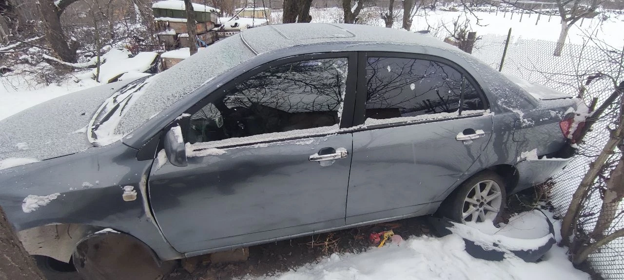 Продам запчасти byd f3 2013 года выпуска, машина серого цвета, имеется коробка передач пятиступка, генератор, стартер, подрамник, двери все 4,фары, стопы, крышка багажника, капот, все вопросы по телефону +79498127211дмитрий - фотография - 2