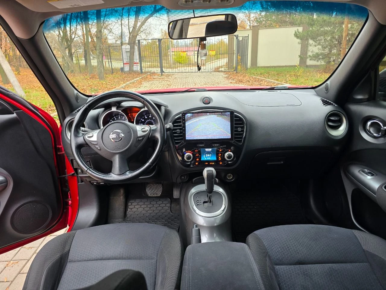 Nissan juke 2016 год, рестайлинг. мотор 1.6 турбо,190 л. сил. полный привод( подключаемый, авто, и только передний) пробег 115 000 км. машина в отличном состоянии. стоит надежный вариатор, ресурс большой лёд фары перед и зад. в линзах ксенон, освещение отличное. установлена андроид магнитола, улучшена музыка бесключевой доступ, старт-стоп, камера заднего хода, люк, серворуль, сигнализация с автозапуском и управлением с приложения на телефоне, климат контроль. ... один хозяин. пробег родной. донецк. цена 1 340 000💥💥 рублей торг возможен обмен. .. +79494596510 - фотография - 5