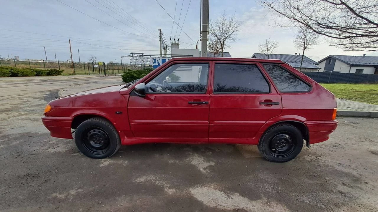 Продам ваз 2114, 2005 г. , 1.5 л. бодрая цена 220 тыс. руб. в хорошем состоянии. документы чистые, без штрафов, запретов, ограничений. дкп, стс, птс на руках. по технике отлично все. мотор работает тихо, коробка без нареканий, не выбивает, не хрустит. кузов ровный, без рыжиков. электрика исправна. 2 эл. стеклоподъёмника. печка греет. дно, пороги, стаканы, целые. музыка играет. гранта зеркала с повторителями. салон ухожен. резина зима. автомобиль на полном ходу. макеевка, шахтерск +79496306865 - фотография - 11