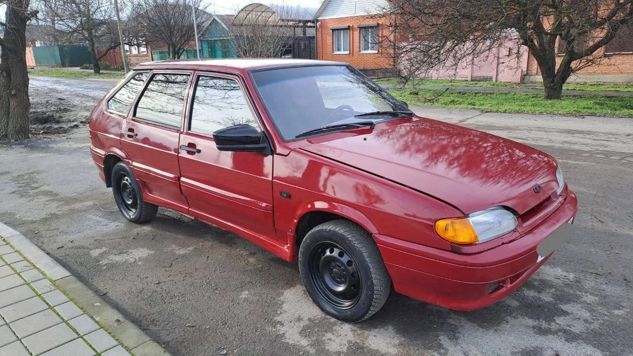 Продам ваз 2114, 2005 г. , 1.5 л. бодрая цена 220 тыс. руб. в хорошем состоянии. документы чистые, без штрафов, запретов, ограничений. дкп, стс, птс на руках. по технике отлично все. мотор работает тихо, коробка без нареканий, не выбивает, не хрустит. кузов ровный, без рыжиков. электрика исправна. 2 эл. стеклоподъёмника. печка греет. дно, пороги, стаканы, целые. музыка играет. гранта зеркала с повторителями. салон ухожен. резина зима. автомобиль на полном ходу. макеевка, шахтерск +79496306865 - фотография - 4