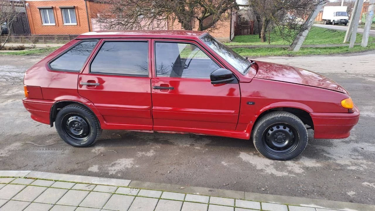 Продам ваз 2114, 2005 г. , 1.5 л. бодрая цена 220 тыс. руб. в хорошем состоянии. документы чистые, без штрафов, запретов, ограничений. дкп, стс, птс на руках. по технике отлично все. мотор работает тихо, коробка без нареканий, не выбивает, не хрустит. кузов ровный, без рыжиков. электрика исправна. 2 эл. стеклоподъёмника. печка греет. дно, пороги, стаканы, целые. музыка играет. гранта зеркала с повторителями. салон ухожен. резина зима. автомобиль на полном ходу. макеевка, шахтерск +79496306865 - фотография - 12