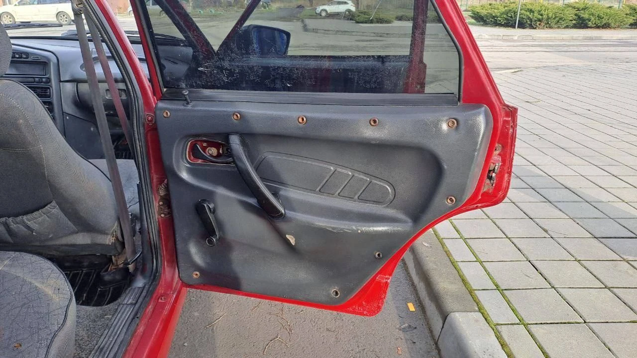 Продам ваз 2114, 2005 г. , 1.5 л. бодрая цена 220 тыс. руб. в хорошем состоянии. документы чистые, без штрафов, запретов, ограничений. дкп, стс, птс на руках. по технике отлично все. мотор работает тихо, коробка без нареканий, не выбивает, не хрустит. кузов ровный, без рыжиков. электрика исправна. 2 эл. стеклоподъёмника. печка греет. дно, пороги, стаканы, целые. музыка играет. гранта зеркала с повторителями. салон ухожен. резина зима. автомобиль на полном ходу. макеевка, шахтерск +79496306865 - фотография - 9