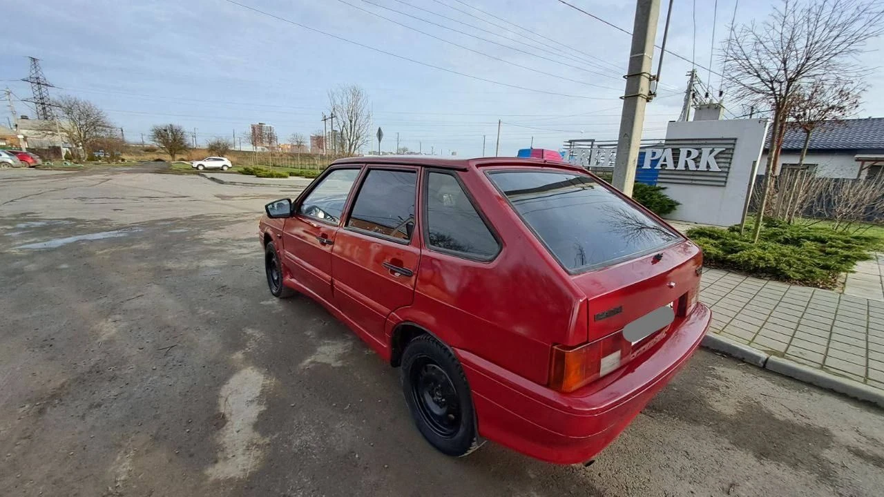 Продам ваз 2114, 2005 г. , 1.5 л. бодрая цена 220 тыс. руб. в хорошем состоянии. документы чистые, без штрафов, запретов, ограничений. дкп, стс, птс на руках. по технике отлично все. мотор работает тихо, коробка без нареканий, не выбивает, не хрустит. кузов ровный, без рыжиков. электрика исправна. 2 эл. стеклоподъёмника. печка греет. дно, пороги, стаканы, целые. музыка играет. гранта зеркала с повторителями. салон ухожен. резина зима. автомобиль на полном ходу. макеевка, шахтерск +79496306865 - фотография - 3