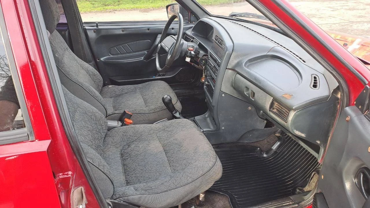 Продам ваз 2114, 2005 г. , 1.5 л. бодрая цена 220 тыс. руб. в хорошем состоянии. документы чистые, без штрафов, запретов, ограничений. дкп, стс, птс на руках. по технике отлично все. мотор работает тихо, коробка без нареканий, не выбивает, не хрустит. кузов ровный, без рыжиков. электрика исправна. 2 эл. стеклоподъёмника. печка греет. дно, пороги, стаканы, целые. музыка играет. гранта зеркала с повторителями. салон ухожен. резина зима. автомобиль на полном ходу. макеевка, шахтерск +79496306865 - фотография - 5