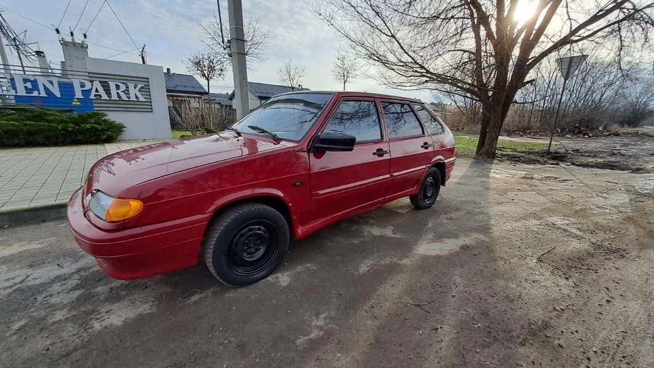 Продам ваз 2114, 2005 г. , 1.5 л. бодрая цена 220 тыс. руб. в хорошем состоянии. документы чистые, без штрафов, запретов, ограничений. дкп, стс, птс на руках. по технике отлично все. мотор работает тихо, коробка без нареканий, не выбивает, не хрустит. кузов ровный, без рыжиков. электрика исправна. 2 эл. стеклоподъёмника. печка греет. дно, пороги, стаканы, целые. музыка играет. гранта зеркала с повторителями. салон ухожен. резина зима. автомобиль на полном ходу. макеевка, шахтерск +79496306865 - фотография - 10