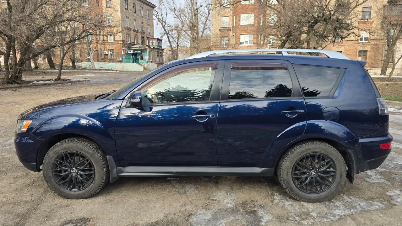 🚗 mitsubishi outlander xl в продаже надежный кроссовер для города и бездорожья! 🚗 🔥 2010 год выпуска 🔧 двигатель 2.4 бензин — проверенный и выносливый 🛞 полный привод — уверенность на любом покрытии 📊 пробег: 197 000 км ✅ техническое состояние отличное двигатель, коробка, ходовая и кузов — без нареканий все опции работают исправно установлена современная 2din магнитола teyes pro 🔧 автомобиль полностью обслужен 🚫 вложений не требует — сел и поехал 📑 документы в полном порядке 📹 видео авто — по запросу! 💰 цена: 1 160 000 ₽ ⚡️ 🔄 рассмотрю варианты обмена 📍 осмотр: красный луч / петровское 📞 дополнительная информация по телефону: ☎️ +7 959 238 87 13 (telegram) ☎️ +7 959 266 92 40 (telegram) - фотография - 8