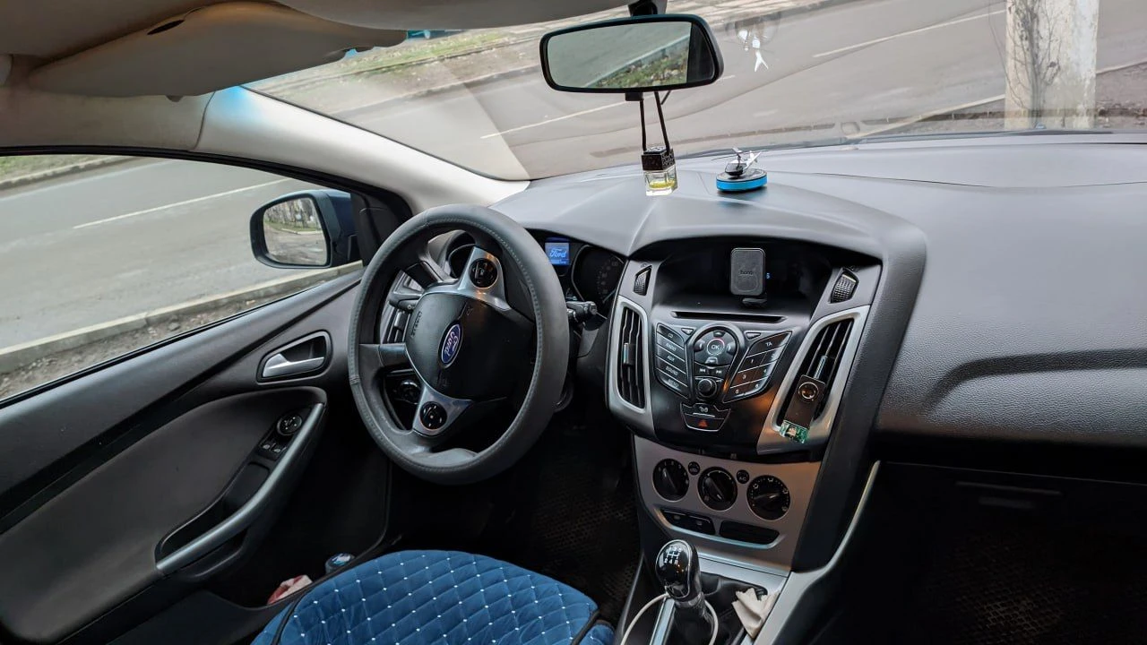 Горловка. продается ford fokus 2014 г. в. двигатель: 1,6 (125 л. с.) коробка передач :механическая т... - фотография