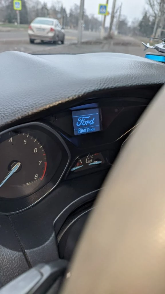 Горловка. продается ford fokus 2014 г. в. двигатель: 1,6 (125 л. с.) коробка передач :механическая тип топлива:бензин автомобиль в родном окрасе, двигатель и коробка передач в отличном состоянии (новые), пробег оригинальный, все документы в порядке. салон чист и опрятен, как новый. автомобиль полностью обслужен и готов к эксплуатации. зеркальный номер в подарок. не упустите возможность приобрести надежный и экономичный автомобиль. все заинтересованные могут связаться для дополнительных вопросов и осмотра. цена: 900000 тел. +7(949) 427-29-91 - фотография - 3