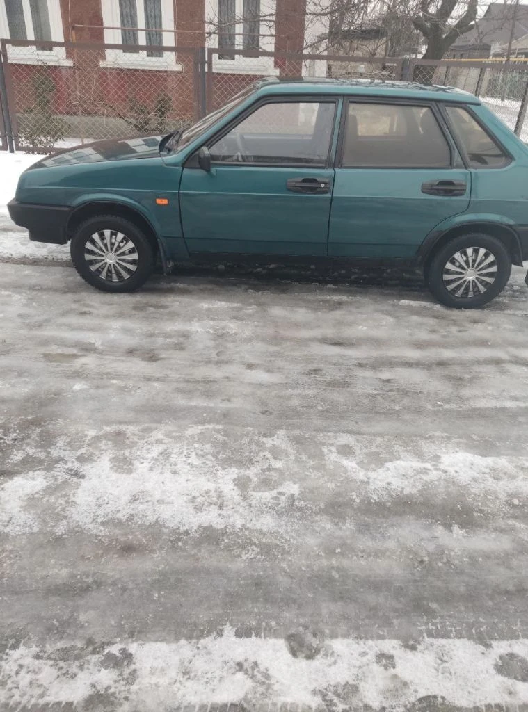 Ваз 21099,инжектор, евро 3,пробег 219 000,кап. рем. двиг. был на 185500 км. кузов в родном металле,... - фотография