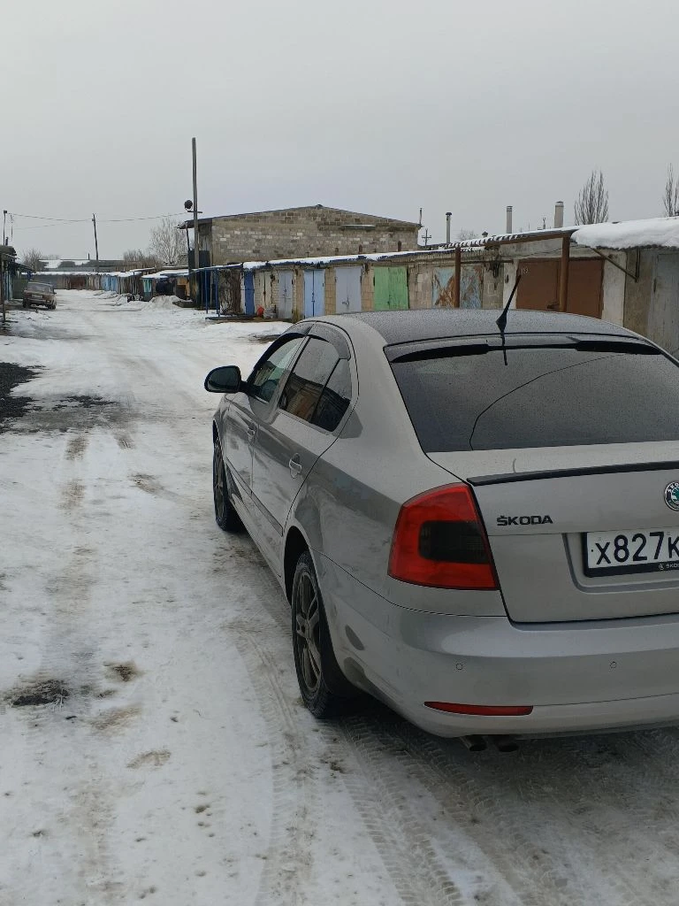 Продам шкоду октавия а5. 2012г. в идеальном состоянии. я хозяин. двигатель1.8 tsi акпп айсин 6-ступ. 152 л. с. пробег 156 тыс. км. мотор, коробка, ходовая все обслужено. опции: подогрев передних сидений, 2х зонный климат контроль, круиз контроль, адаптивный свет, хор. музыка, сигнализация, задний парктроник.2 ключа, 2 комплекта резины, чехлы кожа, сиденья целые под чехлами, установлена защита двигателя, титаны r16. цена 1250000тыс. +торг. другая информация по тел:+79495001387 - фотография - 6