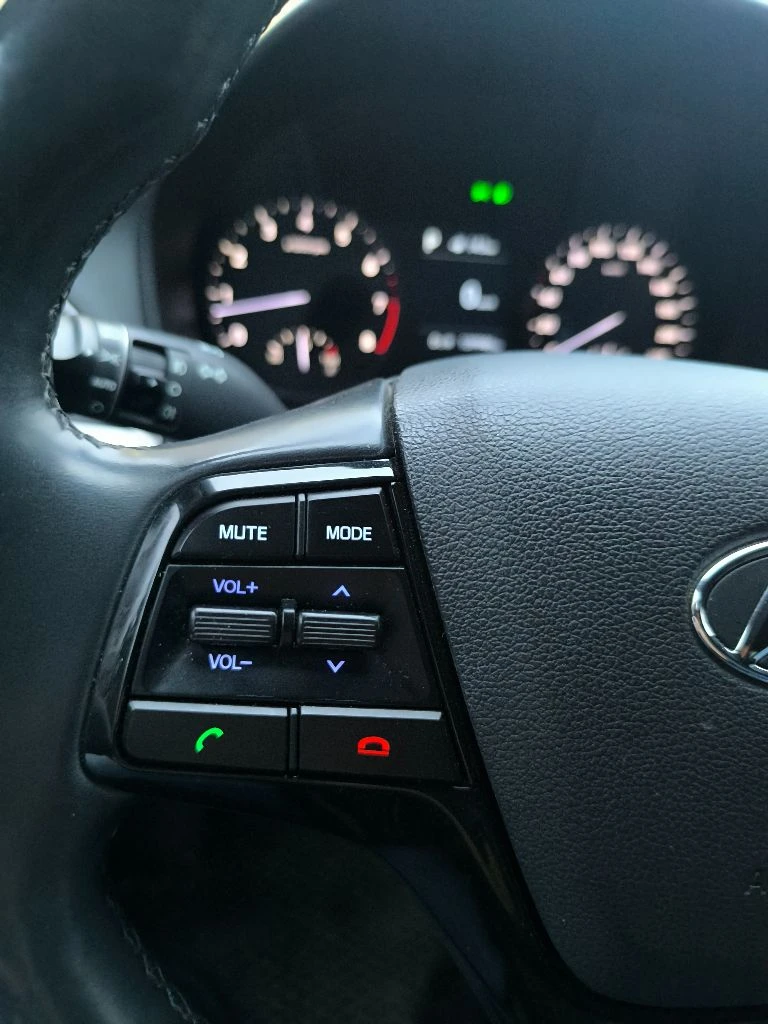 Продам hyundai solaris 2018 год выпуска двигатель 1.6 бензин пробег 139 000 км автоматическая кпп 6ст комплектация: светодиодные ходовые огни, светодиодные задние фонари, противотуманные фары, подогрев: лобового стекла(полный), всех сидений, руля, зеркал. климат контроль, круиз контроль, датчик света, атермальное остекление, мультируль, кожаный руль, регулировка руля, бортовой компьютер, цветной дисплей на приборе, датчики давления шин, эра-глонасс, esp, подсветка поворота, задние парктроник, автозапуск. ✅заводской окрас ✅без дтп ✅зелёная автотека ✅родной подтвержденный пробег ✅сервисная книжка ✅полный комплект ключей надёжный, экономичный авто в классной комплектации! готов к любым проверкам! цена 1 350 000р. тел. +74943526414 - фотография - 7