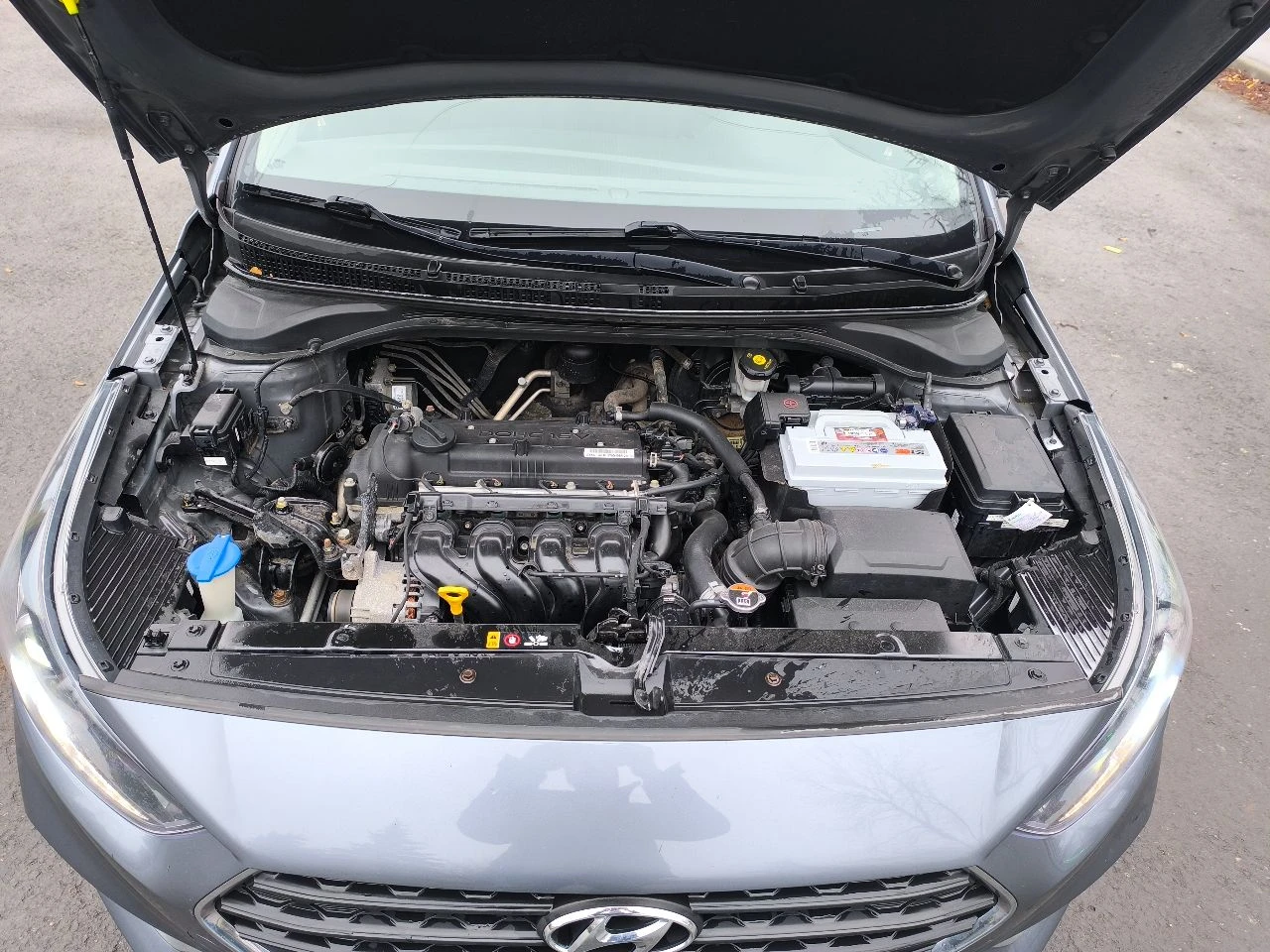 Продам hyundai solaris 2018 год выпуска двигатель 1.6 бензин пробег 139 000 км автоматическая кпп 6ст комплектация: светодиодные ходовые огни, светодиодные задние фонари, противотуманные фары, подогрев: лобового стекла(полный), всех сидений, руля, зеркал. климат контроль, круиз контроль, датчик света, атермальное остекление, мультируль, кожаный руль, регулировка руля, бортовой компьютер, цветной дисплей на приборе, датчики давления шин, эра-глонасс, esp, подсветка поворота, задние парктроник, автозапуск. ✅заводской окрас ✅без дтп ✅зелёная автотека ✅родной подтвержденный пробег ✅сервисная книжка ✅полный комплект ключей надёжный, экономичный авто в классной комплектации! готов к любым проверкам! цена 1 350 000р. тел. +74943526414 - фотография - 5