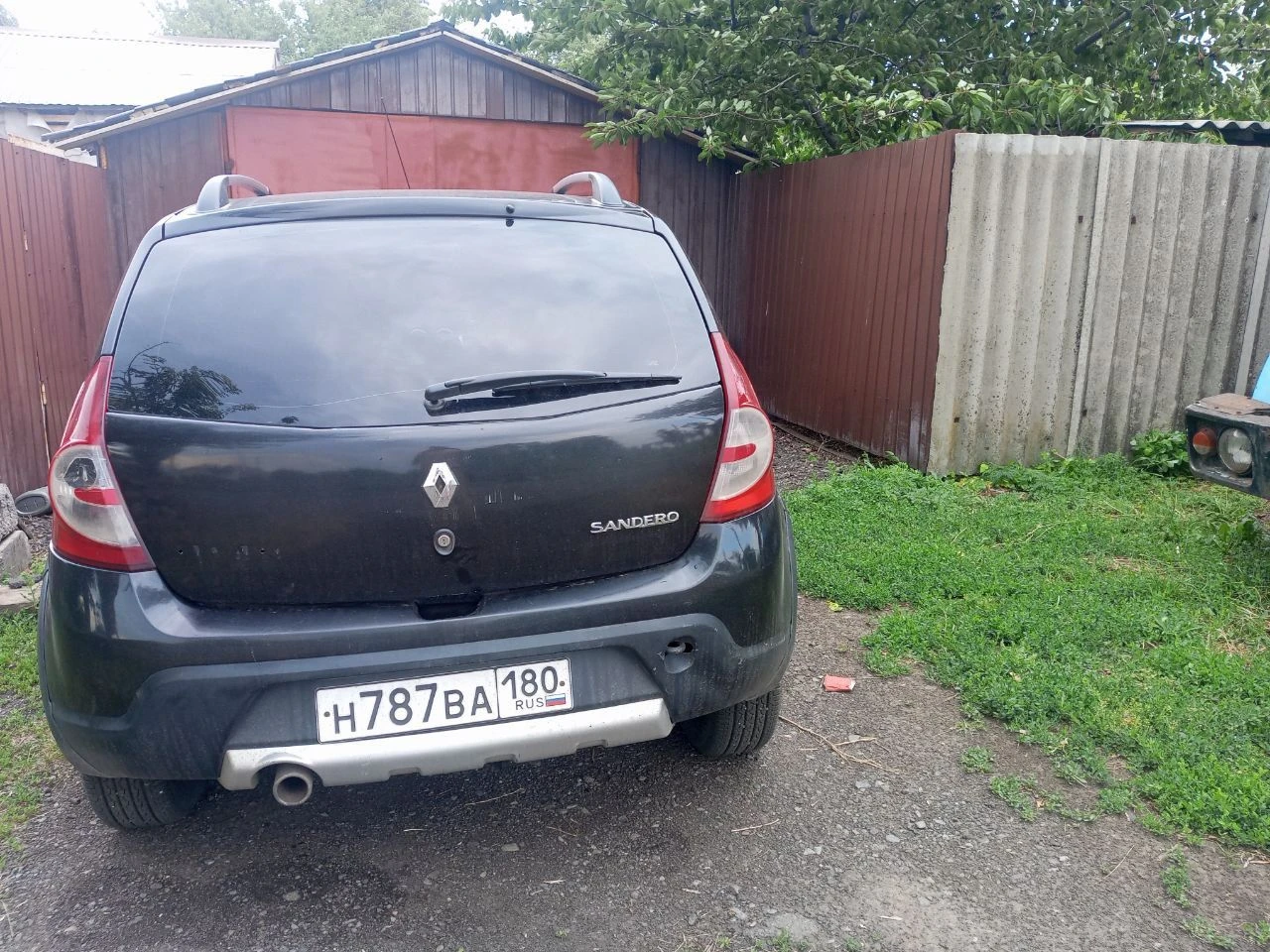 Продам авто в нормальном состоянии, реальному покупателю торг у капота телефон+79493398779;+79490637572 - фотография - 4