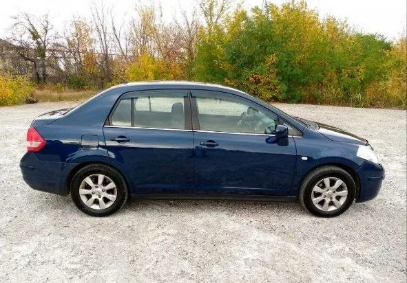 Продам nissan тиида 2008 г. в. 1.6 объём. автомобиль в хорошем состоянии! 2 владельца, птс оригинал, документы чистые, пробега 200000 км. по автотеке пробег соответствует. комплектация: 4 стеклоподъемника, усилитель руля, центральный замок-2 оригинальных ключа, кондиционер холодит идеально, печка греет. все стекла родные, включая лобовое, в дтп не была, не гнилая, не ржавая. цена 600000 торг. осмотр донецк, возможен обмен на недвижимость. +79493213694 +79496360616 - фотография - 3
