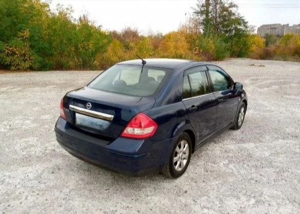 Продам nissan тиида 2008 г. в. 1.6 объём. автомобиль в хорошем состоянии! 2 владельца, птс оригинал, документы чистые, пробега 200000 км. по автотеке пробег соответствует. комплектация: 4 стеклоподъемника, усилитель руля, центральный замок-2 оригинальных ключа, кондиционер холодит идеально, печка греет. все стекла родные, включая лобовое, в дтп не была, не гнилая, не ржавая. цена 600000 торг. осмотр донецк, возможен обмен на недвижимость. +79493213694 +79496360616 - фотография - 7