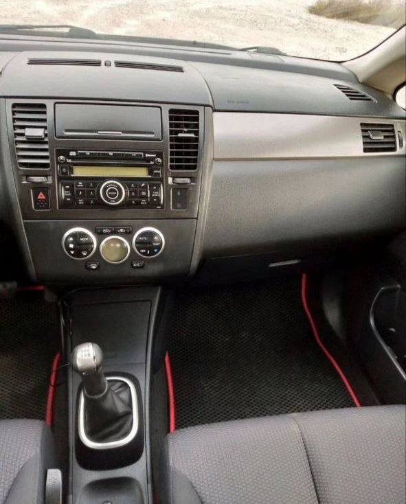 Продам nissan тиида 2008 г. в. 1.6 объём. автомобиль в хорошем состоянии! 2 владельца, птс оригинал, документы чистые, пробега 200000 км. по автотеке пробег соответствует. комплектация: 4 стеклоподъемника, усилитель руля, центральный замок-2 оригинальных ключа, кондиционер холодит идеально, печка греет. все стекла родные, включая лобовое, в дтп не была, не гнилая, не ржавая. цена 600000 торг. осмотр донецк, возможен обмен на недвижимость. +79493213694 +79496360616 - фотография - 12