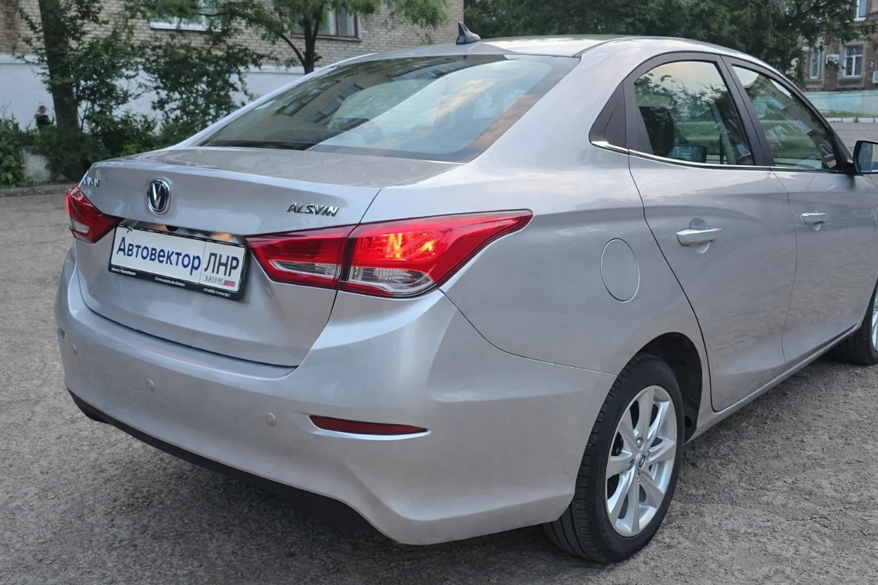 🔥 цена снижена! всего 1 220 000 ₽ 🔥 🚗 новый changan alsvin — максимум комфорта по цене гранты! китайский аналог hyundai solaris и kia rio прямой конкурент lada vesta 💥 современный дизайн 💥 экономичный и надежный двигатель 💥 комфортный салон 💥 отличная управляемость в городе 👉 новый автомобиль по цене бюджетного! 👉 идеальный вариант для города и семьи ⏳ количество авто по сниженной цене ограничено! 📞 звоните прямо сейчас: +7 959 266 92 40 - фотография - 3