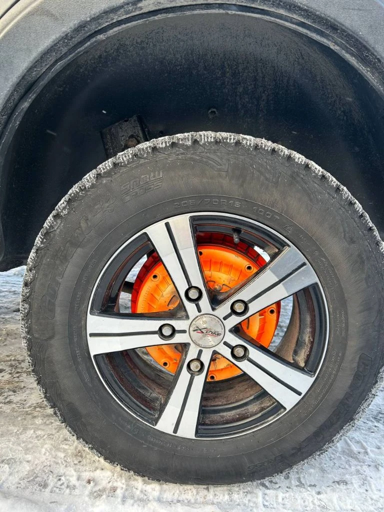 Продам полностью живую niva 2131 4x4, 2011 год, пробег 65 т. км! автомобиль в очень хорошем состоянии, без вложений! пробег оригинальный, автотека зелёная, там все видно. новый радиатор, стартер, генератор, радиатор печки. - гур, новая приборка с бортовым компьютером, свежие r15 диски и новая зимняя резина. - усиленные бампера, зеркала гранта, багажник на крышу, дополнительный свет в виде люстры и фонаря заднего хода на крыше. - свежая оптика в круг, освежался салон, новая торпеда и пластик в багажнике, подсветка в ноги всех 4 сидений, средняя музыка, сигнализация starline на 2 ключа и ещё много чего. в машину вложено очень много средств и времени! цена 550 000₽, торг есть. машина в городе торез, все вопросы +79493904336 - фотография - 9