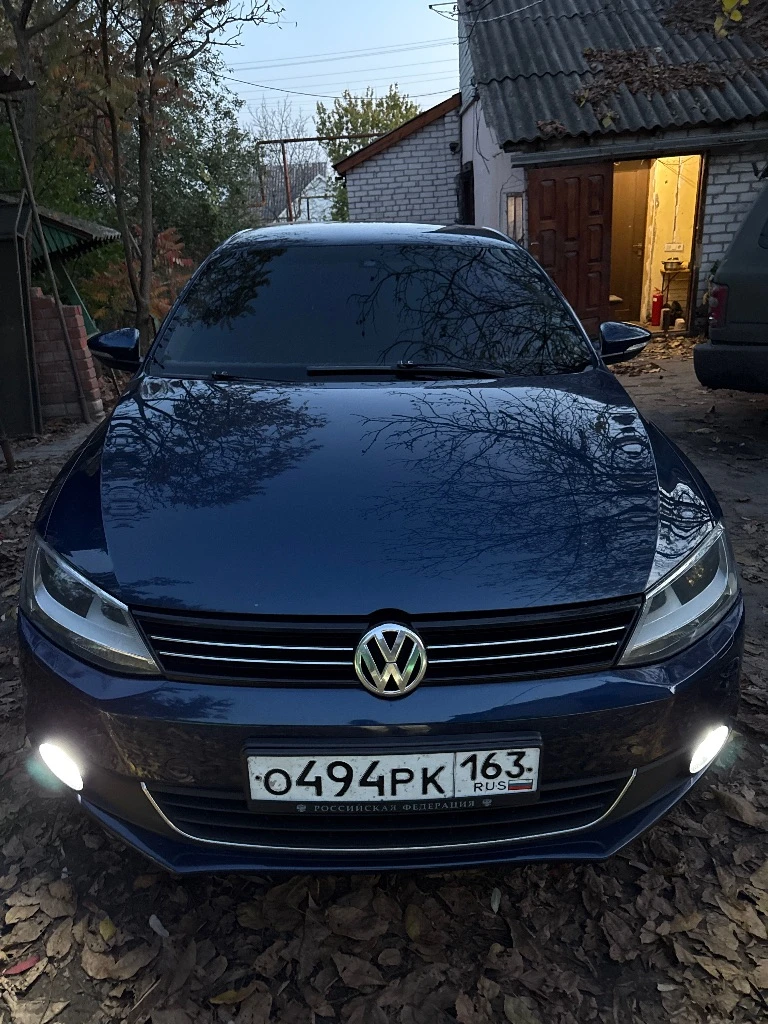 Фольксваген джетта 6 1.4 150л/с авто в родном окрасе кроме арок и одного порога, убирал рыжики 2 года назад пробег 235тыс двигатель после кап ремонта проехал 20 тыс, не дымит масло не кушает работает ровно коробка без пинков и дерганий цена 850 тыс торг связь тг @kazax900 - фотография - 1