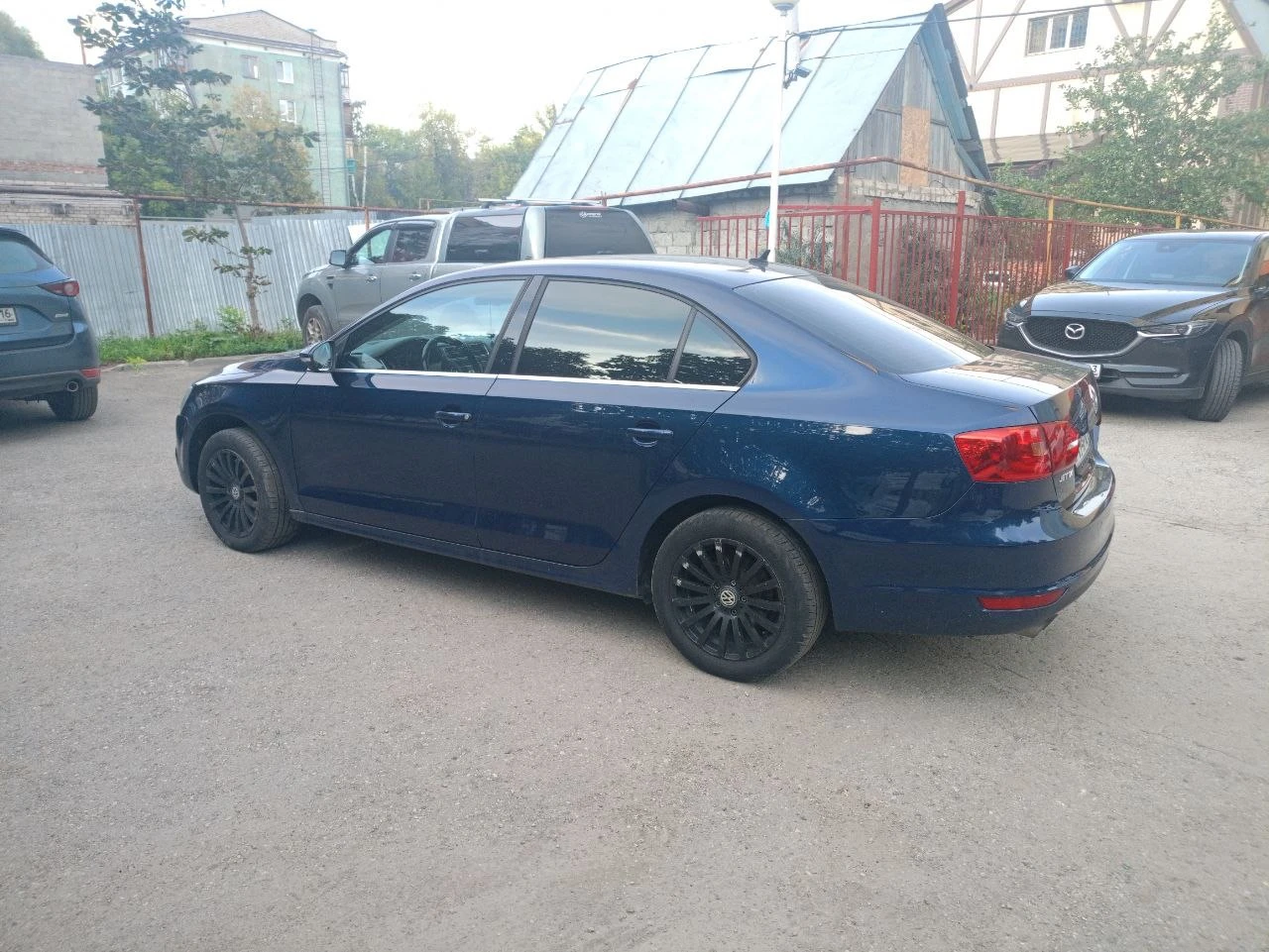 Фольксваген джетта 6 1.4 150л/с авто в родном окрасе кроме арок и одного порога, убирал рыжики 2 года назад пробег 235тыс двигатель после кап ремонта проехал 20 тыс, не дымит масло не кушает работает ровно коробка без пинков и дерганий цена 850 тыс торг связь тг @kazax900 - фотография - 8