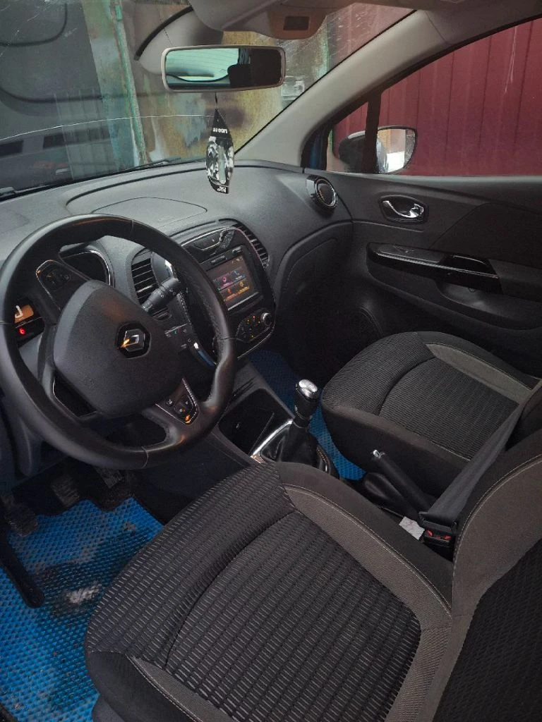 Продам renault kaptur 2017 г. выпуска мотор 2.0 бензин 115000км. пробег родной любые проверки механическая коробка передач, автомобиль вложений не требует я хозяин коробка работает идеально мотор работает без каких-либо нареканий кузов в отличном состоянии не ржавый не гнилой также по ходовой части без нареканий ничего не стучит не гремит без дтп в автомобиле есть всё необходимое для комфортной и удобной езды кондиционер заправлен холодит по комплектации мультируль старт стоп без ключевой доступ четыре стеклоподъемника эль-регулировка зеркал подогрев сидений подогрев всех стёкл датчик света, датчик дождя. автомобиль находится в г. шахтерск звоните в любое время +79493270425 цена 1400000руб. торг - фотография - 4