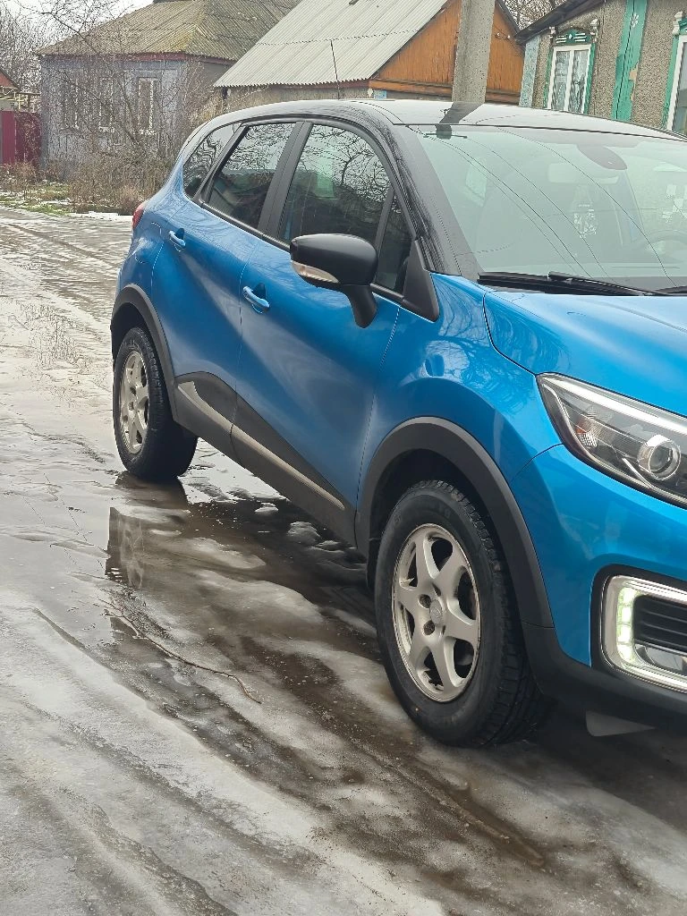 Продам renault kaptur 2017 г. выпуска мотор 2.0 бензин 115000км. пробег родной любые проверки механическая коробка передач, автомобиль вложений не требует я хозяин коробка работает идеально мотор работает без каких-либо нареканий кузов в отличном состоянии не ржавый не гнилой также по ходовой части без нареканий ничего не стучит не гремит без дтп в автомобиле есть всё необходимое для комфортной и удобной езды кондиционер заправлен холодит по комплектации мультируль старт стоп без ключевой доступ четыре стеклоподъемника эль-регулировка зеркал подогрев сидений подогрев всех стёкл датчик света, датчик дождя. автомобиль находится в г. шахтерск звоните в любое время +79493270425 цена 1400000руб. торг - фотография - 2