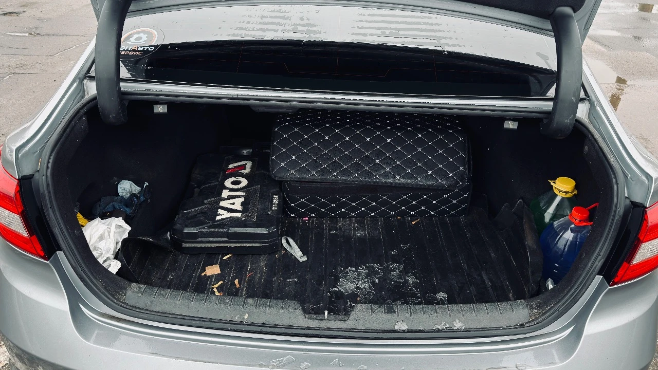 Продажа от собственника! продается пока в продаже интересующий меня автомобиль 🚀 hyundai sonata 2014 года выпуска. ✔ один хозяин по птс, все то по регламенту. чеки о проведенных работах на руках. ✔ двигатель и коробка передач работают безупречно, как часы. никаких проблем. ✔ лкп в хорошем состоянии, без скрытых повреждений и ржавчины. салон чистый, ухоженный, без потертостей и запахов. ✔ комплектация: кондиционер, обогрев боковых зеркал, мультимедиа с apple carplay/android auto, камера заднего вида, датчики давления шин. vin: 5npe24af7fh080404 · год выпуска: сентябрь 2014 года · пробег: 121 тыс миль · двигатель: 2.4 л (188 л. с.), бензин · кпп: автомат · привод: передний · цвет: серый хамелеон · цена: 1 550 000 руб. жду вашего звонка! серьезным покупателям — осмотр на любом сто по вашему желанию. номер для связи +79493254376 ( телеграм, феникс) территориально г. донецк, днр - фотография - 10