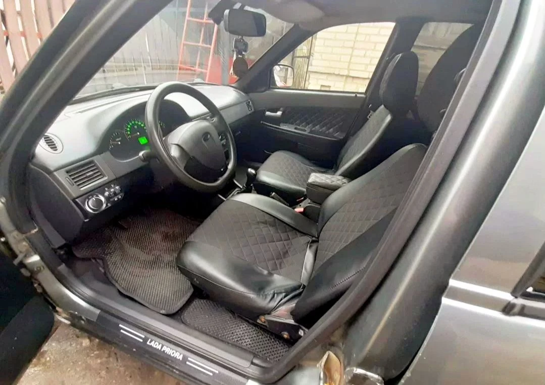 Продам lada (ваз) priora 2009 года выпуска. цвет серый. пробег 305 000 километров. автомобиль в отличном состоянии. в птс 3 владельца. объем двигателя 1,6 литра. мощность двигателя составляет 98 лошадиных сил. тип двигателя - бензин. коробка механическая. привод - передний. опции: электропривод боковых зеркал, система антиблокировки тормозов (abs), бортовой компьютер и электроподогрев лобового стекла. подогрев передних сидений. замена стоек и пружин в круг, генератор, свечи, катушки, датчики, трапеция дворников в сборе, моторедуктор заслонки печки. отличный автомобиль для комфортной езды. звоните! +79497150897 - фотография - 2