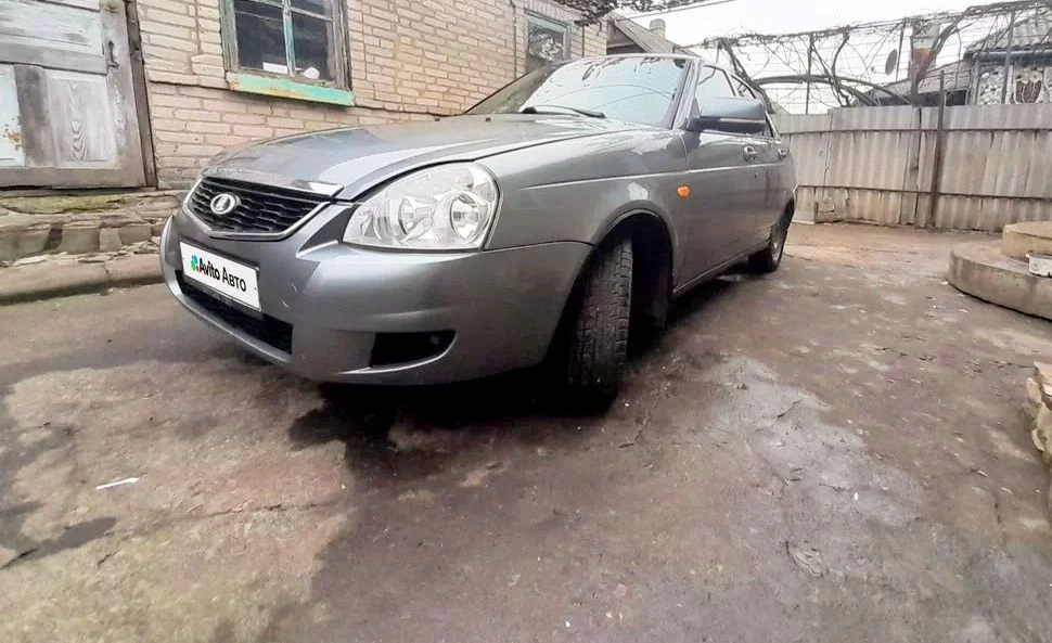 Продам lada (ваз) priora 2009 года выпуска. цвет серый. пробег 305 000 километров. автомобиль в отличном состоянии. в птс 3 владельца. объем двигателя 1,6 литра. мощность двигателя составляет 98 лошадиных сил. тип двигателя - бензин. коробка механическая. привод - передний. опции: электропривод боковых зеркал, система антиблокировки тормозов (abs), бортовой компьютер и электроподогрев лобового стекла. подогрев передних сидений. замена стоек и пружин в круг, генератор, свечи, катушки, датчики, трапеция дворников в сборе, моторедуктор заслонки печки. отличный автомобиль для комфортной езды. звоните! +79497150897 - фотография - 4