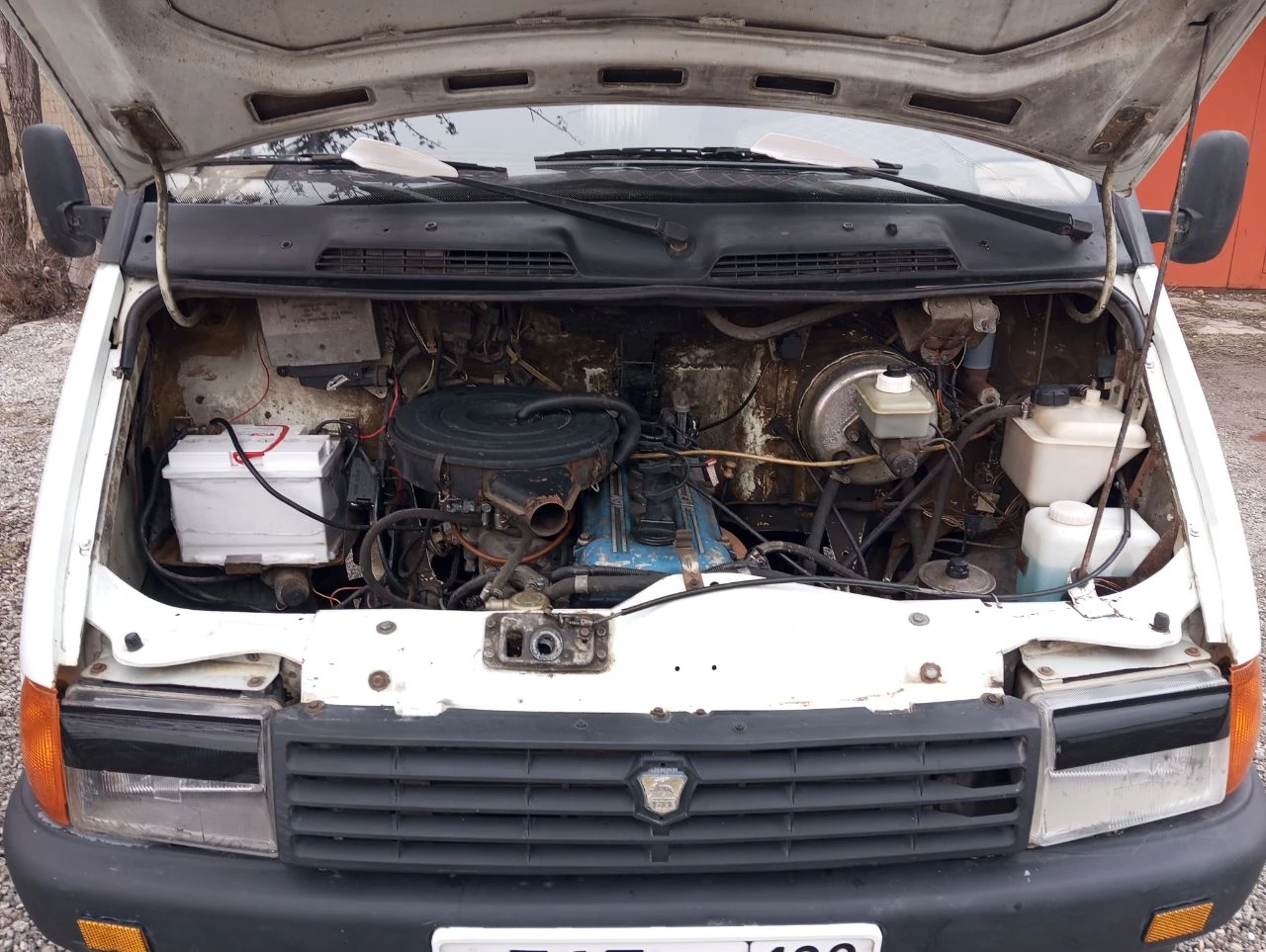 Продам свой личный соболь 2752 (грузовой фургон). 2002г. 2.3 (406) 16кл. бензин. в хорошем состоянии на свои года, это редкость! весь обслужен, ухожен, на хорошем ходу! двигатель, кпп, подвеска все хорошо. новая резина, акб, карбюратор, все расходники. в общем сел и поехал! новая оптика, фонари. авто домашнего пользования. гур, магнитола usb, камера перед, зад. вида. документы в порядке, я владелец! ц: 450.000р. торг! енакиево. +79493652755. - фотография - 8