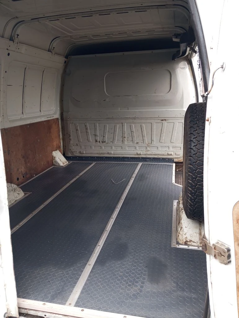 Продам свой личный соболь 2752 (грузовой фургон). 2002г. 2.3 (406) 16кл. бензин. в хорошем состоянии на свои года, это редкость! весь обслужен, ухожен, на хорошем ходу! двигатель, кпп, подвеска все хорошо. новая резина, акб, карбюратор, все расходники. в общем сел и поехал! новая оптика, фонари. авто домашнего пользования. гур, магнитола usb, камера перед, зад. вида. документы в порядке, я владелец! ц: 450.000р. торг! енакиево. +79493652755. - фотография - 4