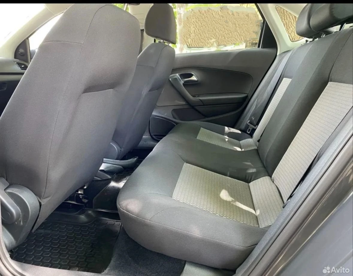 Двигатель 1.6 самый надежный и не убиваемый в линейке volkswagen, масло не ест ни грамма меняю каждые 6 тыс км, не экономлю на автомобиле. кпп механика простая и надёжная все передачи включаются мягко, двумя пальцами, каждые 30тыс. меняю масло в кпп. по электрике работает каждая кнопочка. кузов весь в родном окрасе, ни в одном дтп не участвовала! всё остекление оригинальное включая лобовое. пробег 220 000 км. родной100% комплектация: микролифт сиденья подогрев зеркал 4 эл. стеклоподъемника регулировка руля обогрев заднего стекла ориг. легкосплавные диски 2 комплекта резины на дисках 2 ключа, сигнализация с обратной связью. магнитола с шестью динамиками, aux, usb, bluetooth. от автомобиля не избавляюсь, любой вид переоформления цена: 699 000р. 📞 город и телефон: макеевка +7949 384 7200 - фотография - 9