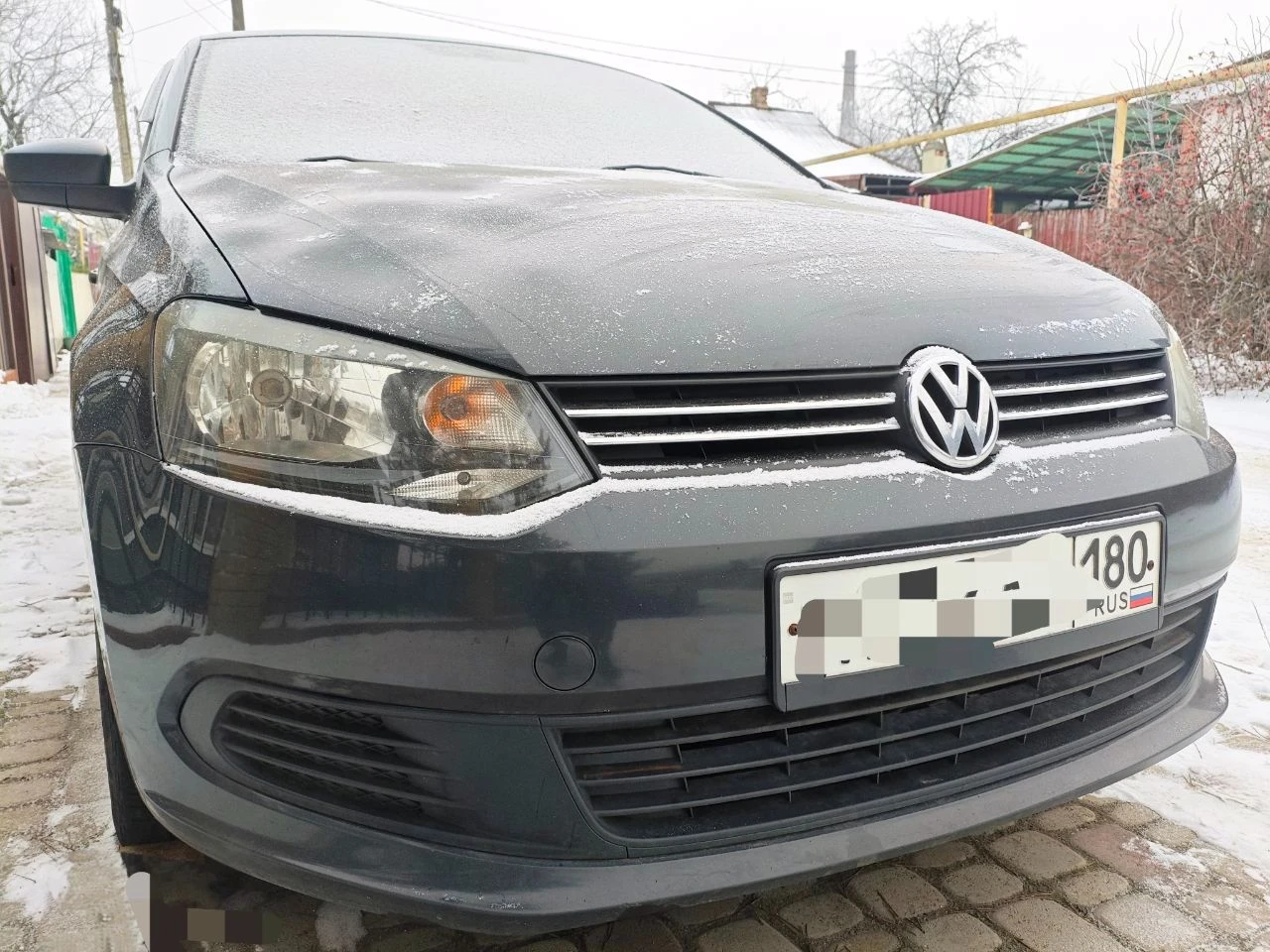 Двигатель 1.6 самый надежный и не убиваемый в линейке volkswagen, масло не ест ни грамма меняю каждые 6 тыс км, не экономлю на автомобиле. кпп механика простая и надёжная все передачи включаются мягко, двумя пальцами, каждые 30тыс. меняю масло в кпп. по электрике работает каждая кнопочка. кузов весь в родном окрасе, ни в одном дтп не участвовала! всё остекление оригинальное включая лобовое. пробег 220 000 км. родной100% комплектация: микролифт сиденья подогрев зеркал 4 эл. стеклоподъемника регулировка руля обогрев заднего стекла ориг. легкосплавные диски 2 комплекта резины на дисках 2 ключа, сигнализация с обратной связью. магнитола с шестью динамиками, aux, usb, bluetooth. от автомобиля не избавляюсь, любой вид переоформления цена: 699 000р. 📞 город и телефон: макеевка +7949 384 7200 - фотография - 3