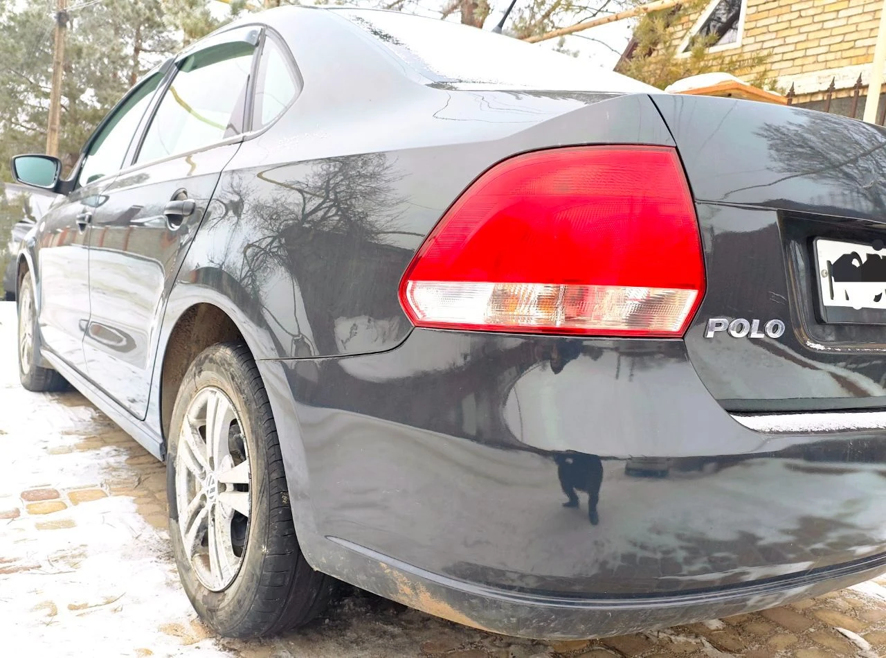 Двигатель 1.6 самый надежный и не убиваемый в линейке volkswagen, масло не ест ни грамма меняю каждые 6 тыс км, не экономлю на автомобиле. кпп механика простая и надёжная все передачи включаются мягко, двумя пальцами, каждые 30тыс. меняю масло в кпп. по электрике работает каждая кнопочка. кузов весь в родном окрасе, ни в одном дтп не участвовала! всё остекление оригинальное включая лобовое. пробег 220 000 км. родной100% комплектация: микролифт сиденья подогрев зеркал 4 эл. стеклоподъемника регулировка руля обогрев заднего стекла ориг. легкосплавные диски 2 комплекта резины на дисках 2 ключа, сигнализация с обратной связью. магнитола с шестью динамиками, aux, usb, bluetooth. от автомобиля не избавляюсь, любой вид переоформления цена: 699 000р. 📞 город и телефон: макеевка +7949 384 7200 - фотография - 5