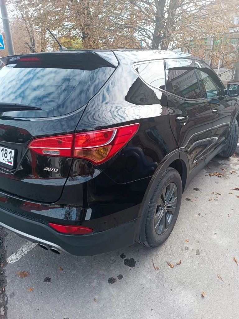 Santa fe год: 2013 тип кпп: механическая пробег: 163 000 машина обслужена. в идеальном состоянии, цвет черный, практически в родном окрасе. двигатель: бензиновый, объем 2.4 л машина в отличном техническом состоянии: нет поломок, все работает исправно. проходила регулярное то, шины новые, салон чистый и ухоженный. вместительный багажник. если заинтересовались, звоните или пишите для подробностей и организации просмотра. фото и видео по запросу. возможен обмен. при оплате наличными уместен хороший торг. регистрация лнр. контактный номер телефона: +79595283753 владимир цена: 1 760 000 - фотография - 4