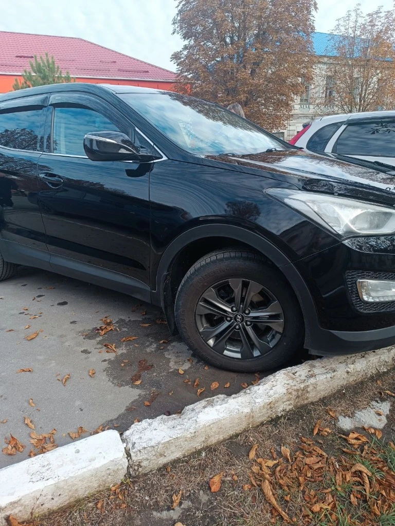 Santa fe год: 2013 тип кпп: механическая пробег: 163 000 машина обслужена. в идеальном состоянии, цвет черный, практически в родном окрасе. двигатель: бензиновый, объем 2.4 л машина в отличном техническом состоянии: нет поломок, все работает исправно. проходила регулярное то, шины новые, салон чистый и ухоженный. вместительный багажник. если заинтересовались, звоните или пишите для подробностей и организации просмотра. фото и видео по запросу. возможен обмен. при оплате наличными уместен хороший торг. регистрация лнр. контактный номер телефона: +79595283753 владимир цена: 1 760 000 - фотография - 6