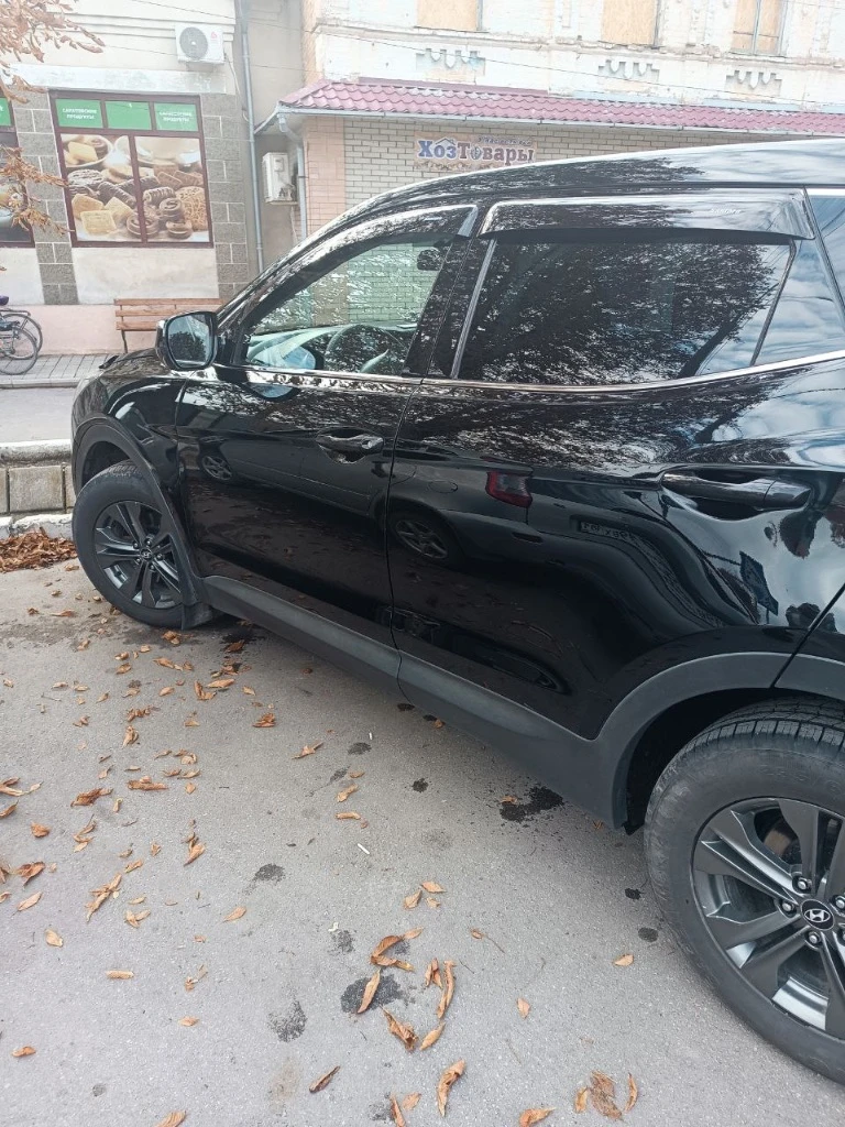 Santa fe год: 2013 тип кпп: механическая пробег: 163 000 машина обслужена. в идеальном состоянии, цвет черный, практически в родном окрасе. двигатель: бензиновый, объем 2.4 л машина в отличном техническом состоянии: нет поломок, все работает исправно. проходила регулярное то, шины новые, салон чистый и ухоженный. вместительный багажник. если заинтересовались, звоните или пишите для подробностей и организации просмотра. фото и видео по запросу. возможен обмен. при оплате наличными уместен хороший торг. регистрация лнр. контактный номер телефона: +79595283753 владимир цена: 1 760 000 - фотография - 13