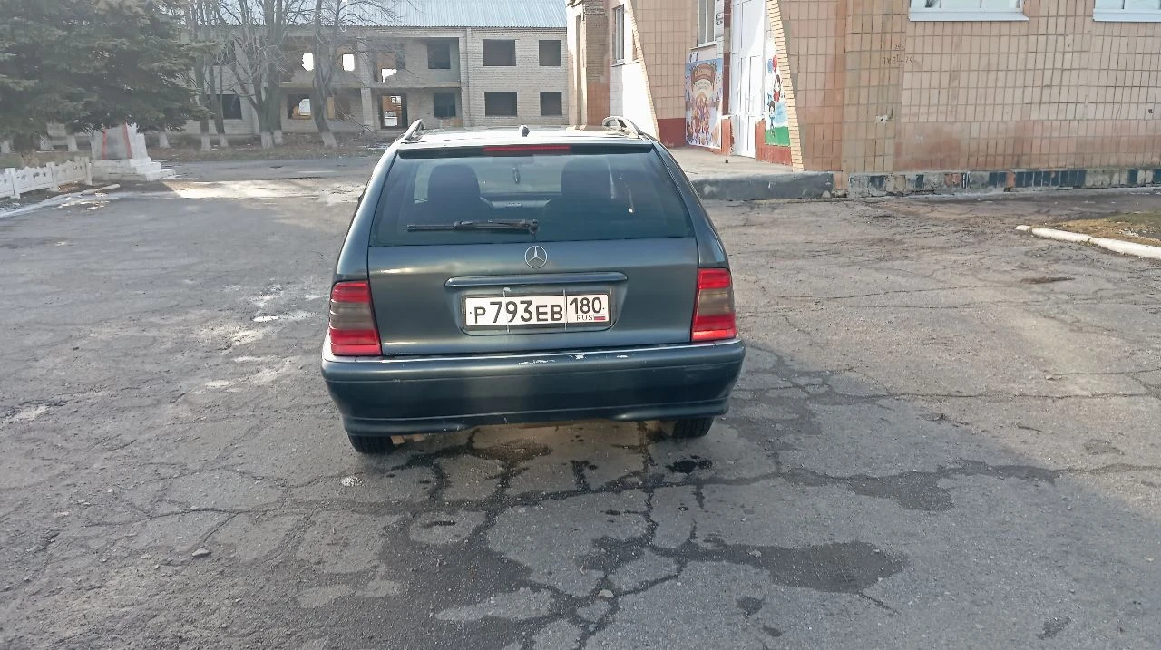 Мерседес w202 2000г 2.5 td акпп комплектация elegans климат контроль люк подогрев сидений, двигатель работает хорошо масложора нету коробка переключается мягко без пинков не гнилой есть вопросы по лкп. цена 380000₽ +79493435270. - фотография - 5